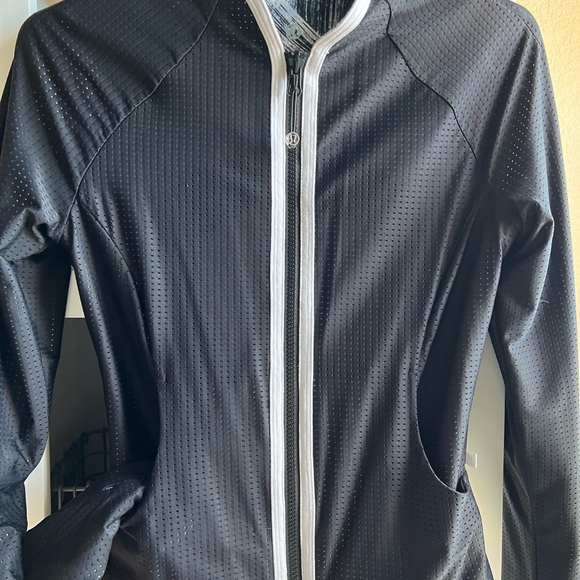 RARE Reversible Lululemon Jacket - Picture 5 of 6